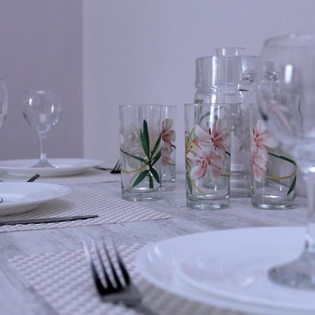 Hotel Caucasus Тбилиси Екстериор снимка