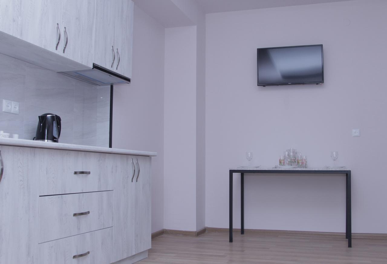 Hotel Caucasus Тбилиси Екстериор снимка