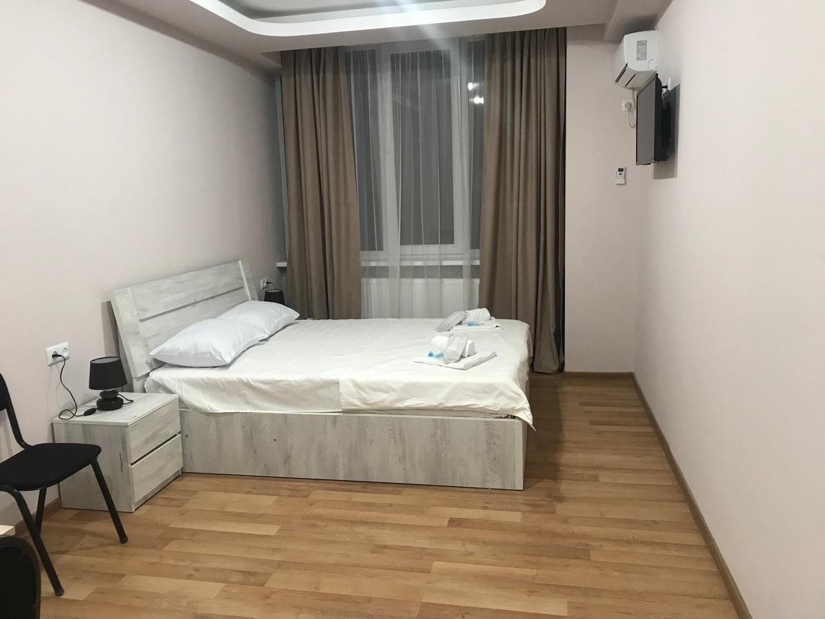 Hotel Caucasus Тбилиси Екстериор снимка