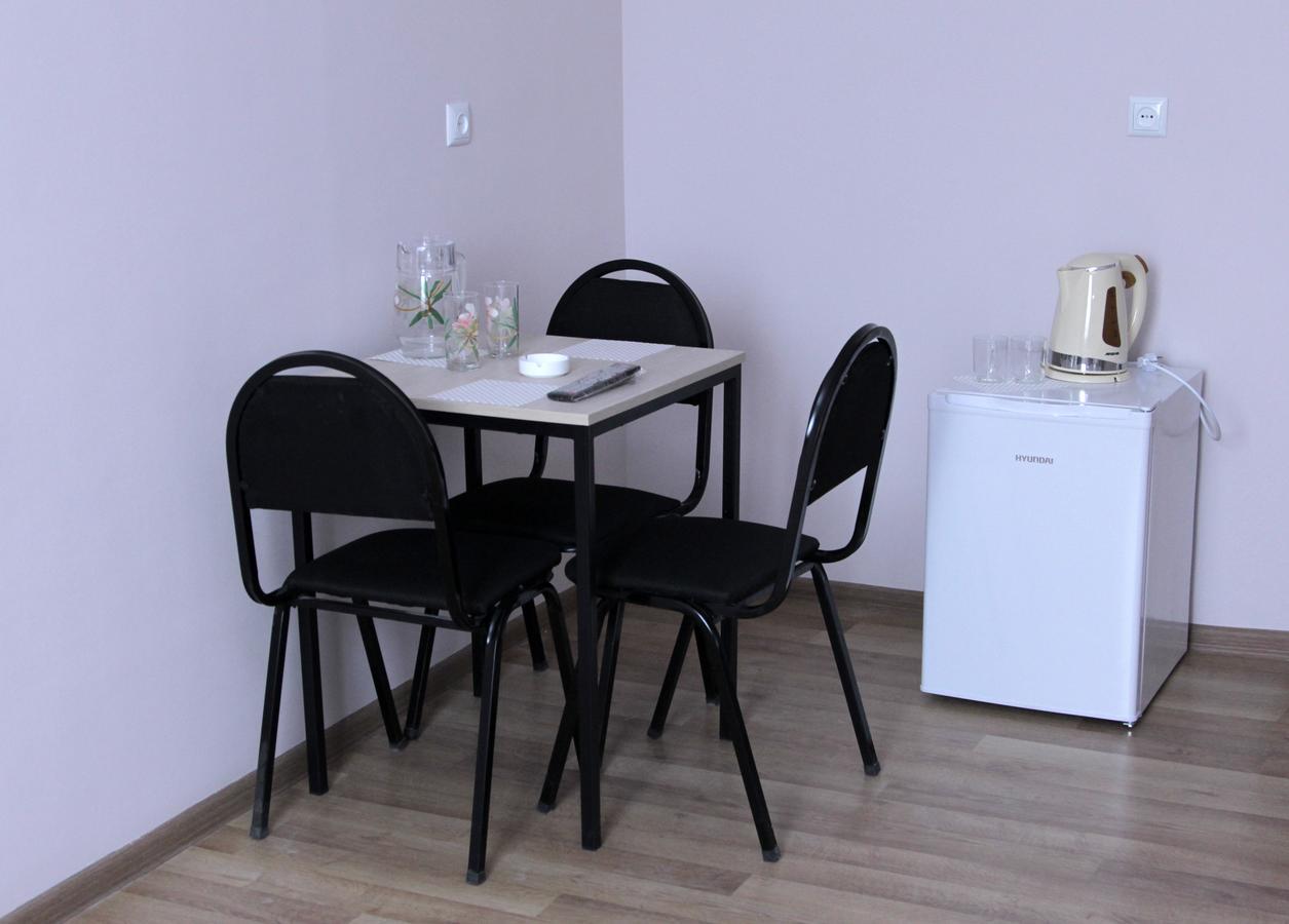 Hotel Caucasus Тбилиси Екстериор снимка