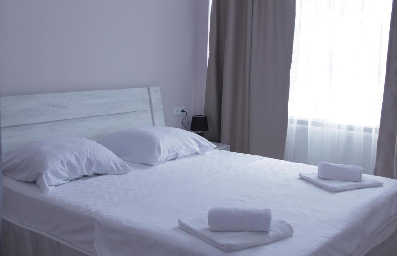 Hotel Caucasus Тбилиси Екстериор снимка