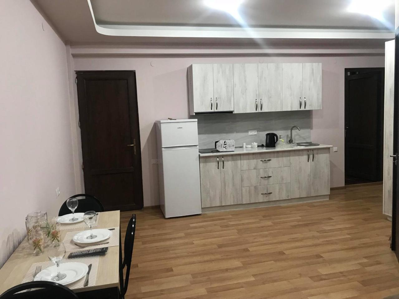 Hotel Caucasus Тбилиси Екстериор снимка