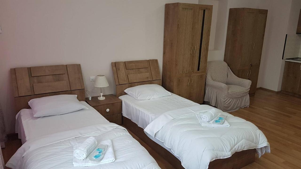 Hotel Caucasus Тбилиси Екстериор снимка