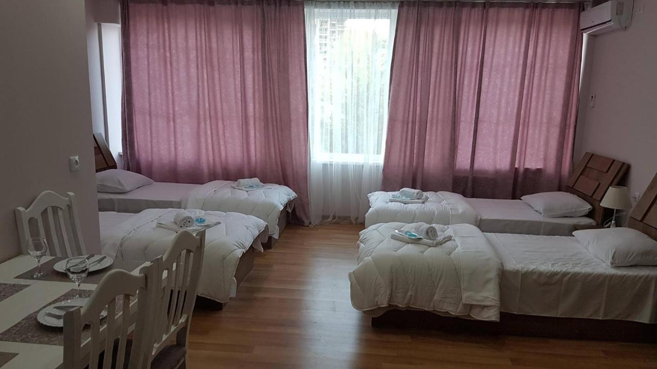 Hotel Caucasus Тбилиси Екстериор снимка