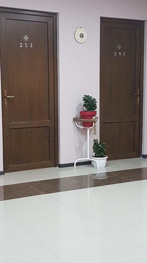 Hotel Caucasus Тбилиси Екстериор снимка