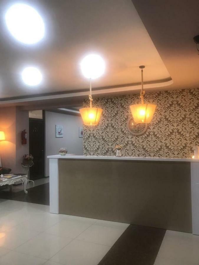 Hotel Caucasus Тбилиси Екстериор снимка